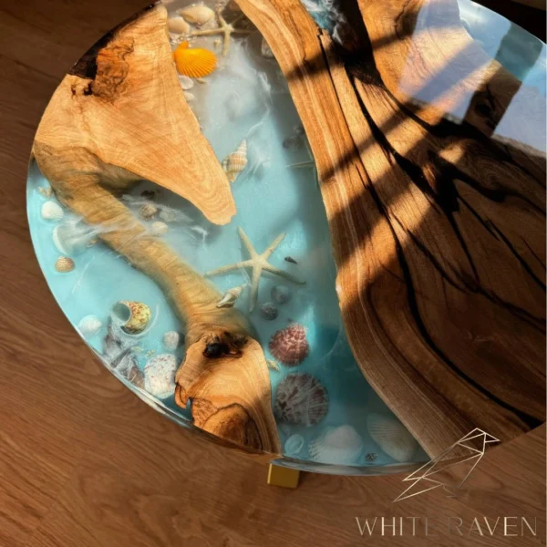 Stolik kawowy żywicą epoksydową i muszlami