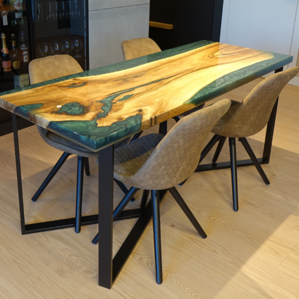 Stół do jadalni z zieloną żywicą i drewnem orzecha GREEN PEARL
