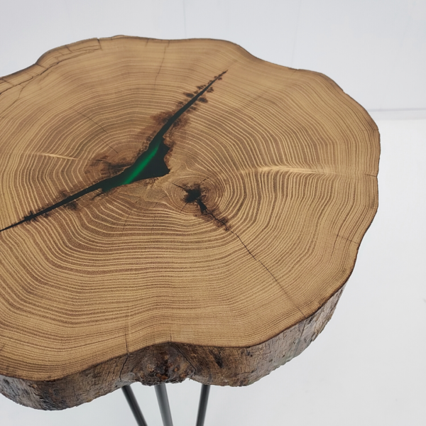 Table made of Green Epoxy Resin and Acacia Wood Slice