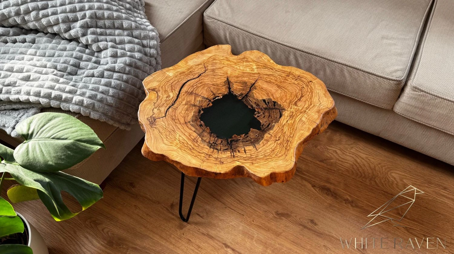 mały stolik drewniany