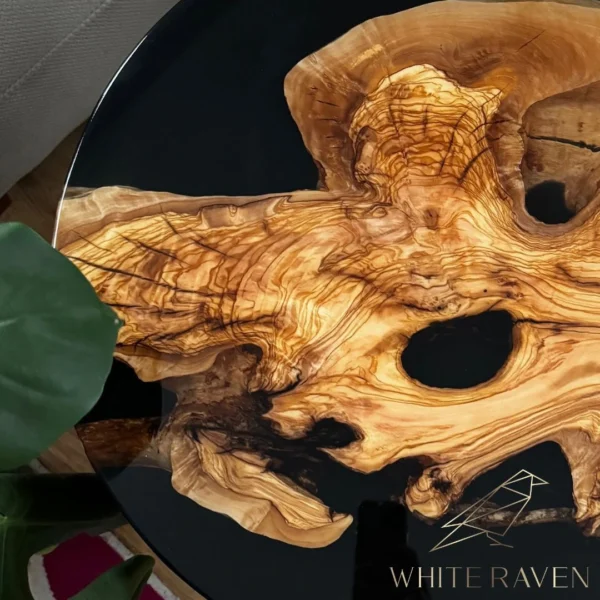 Drewniany stolik kawowy z żywicy i drewna oliwy włoskiej