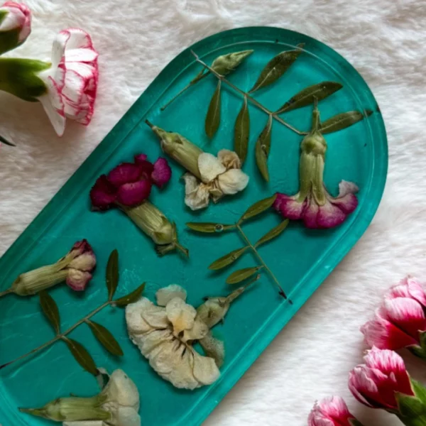 Podstawka na biżuterię z żywicą epoksydową CARNATIONS