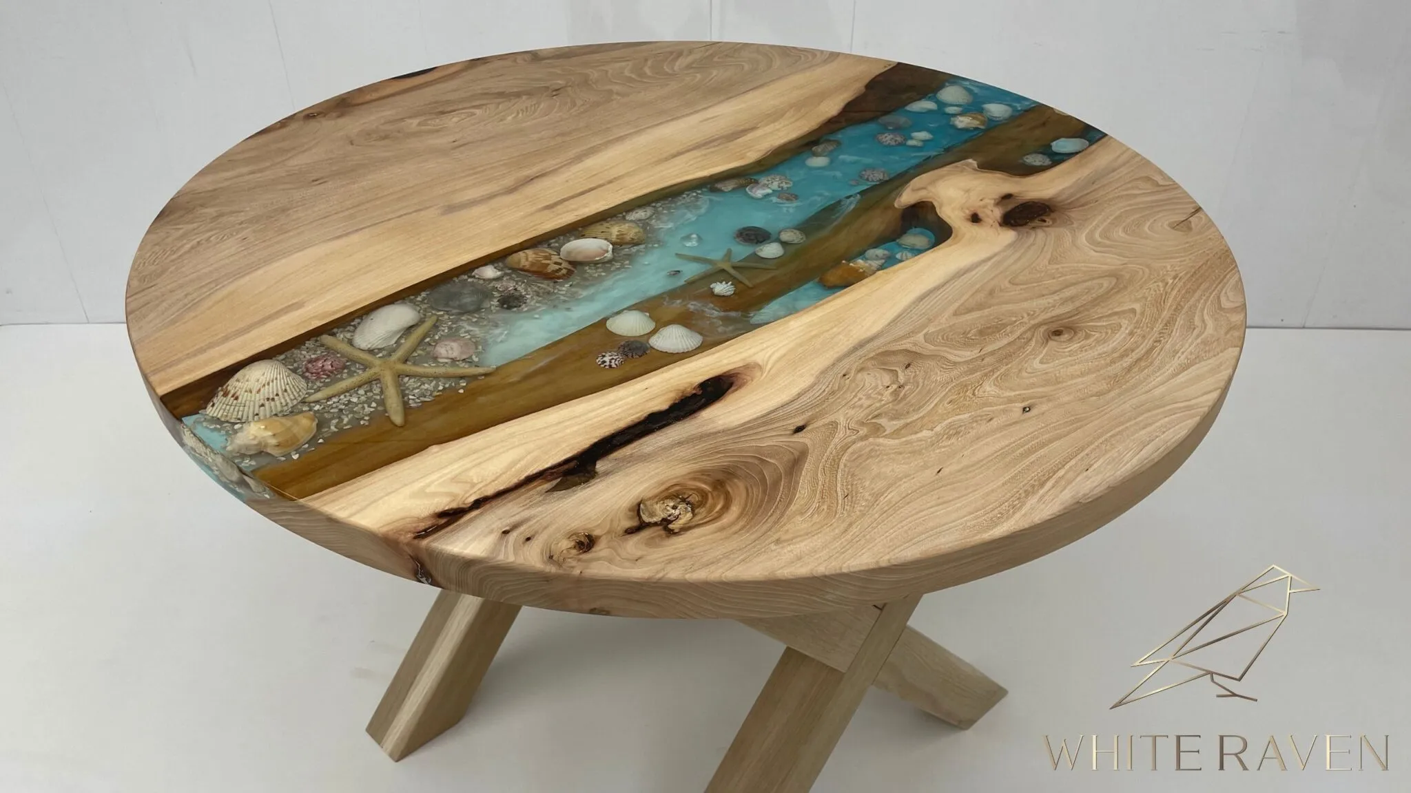 stół okrągły z żywicą