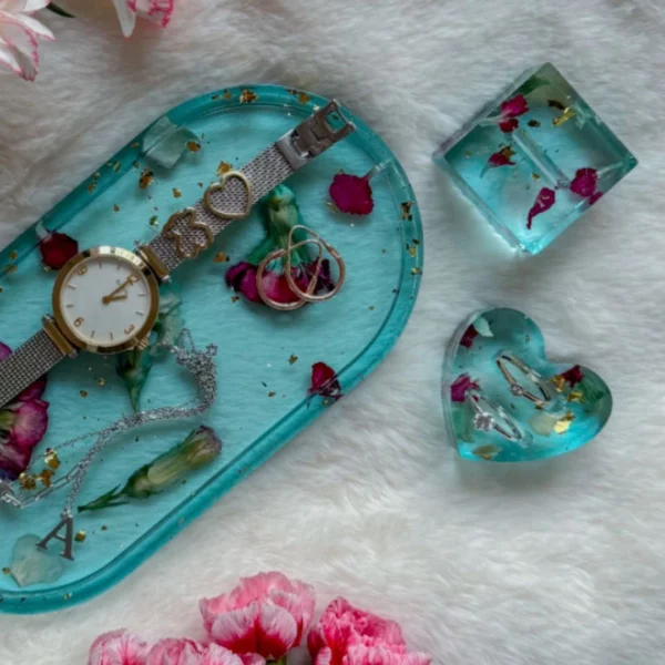 Owalna podkładka na biżuterię CARNATIONS & GOLD