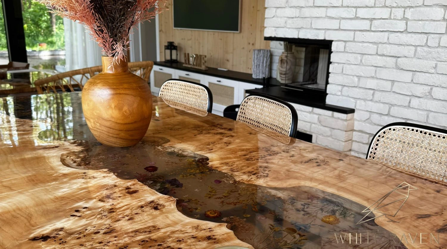 Stół z żywicy z kwiatami