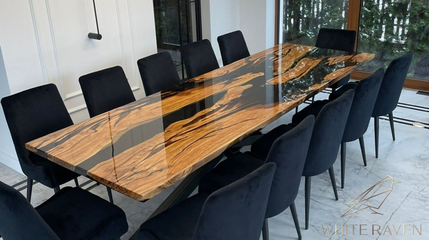 stół z oliwy z żywicą